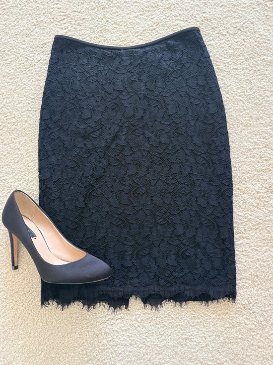 Diane Von Furstenberg Dresses & Skirts - Diane Von Furstenberg Lace Pencil Skirt with Exposed Zipper Size 0